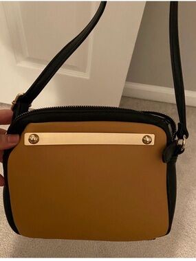 Tan/black crossbody